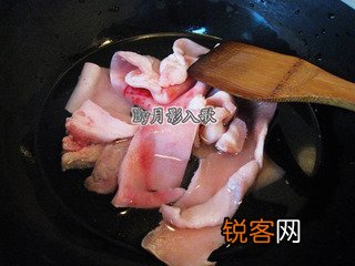 肉皮鲈鱼靓汤的做法