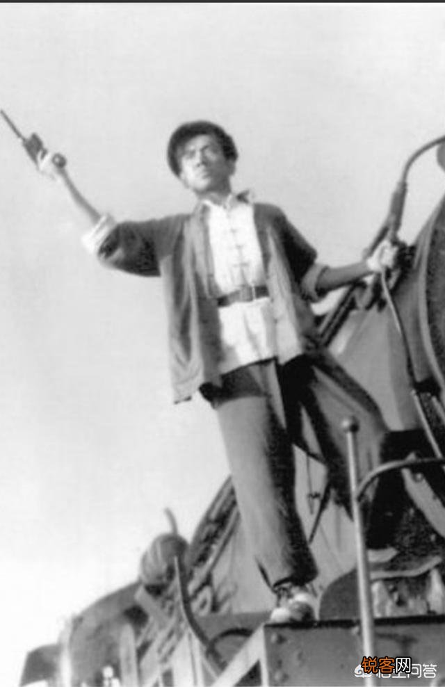 请问,有什么好看的,真实的抗战小说,穿越的也可以。哪位朋友推荐一下,谢谢？