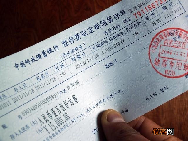 如果人去世了,存在银行的钱没人知道,该怎么办？银行会通知家属吗？