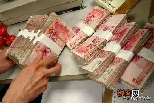 如果人去世了,存在银行的钱没人知道,该怎么办？银行会通知家属吗？