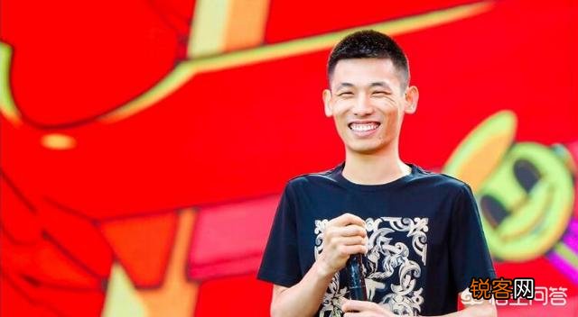 斗鱼主播最新排名,旭旭宝宝1.7亿粉丝亲密度,小团团超越PDD排第二,你怎么看？