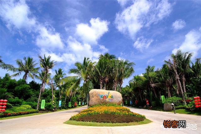 从成都去海南应该怎样安排行程？有没有吃住玩的好地方可以推荐？