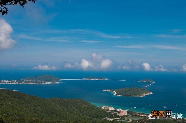 从成都去海南应该怎样安排行程？有没有吃住玩的好地方可以推荐？