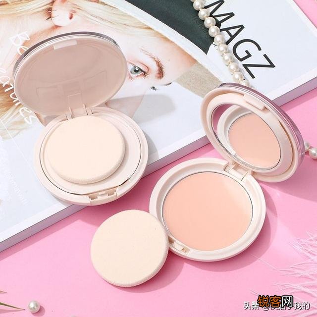 现在用的散粉定妆效果不行,一天下来脸油油的,有啥同类型的散粉可以推荐吗？