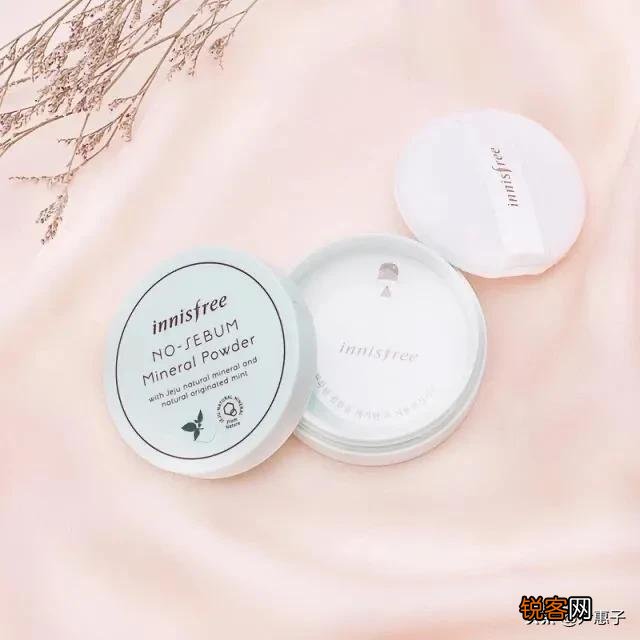 现在用的散粉定妆效果不行,一天下来脸油油的,有啥同类型的散粉可以推荐吗？