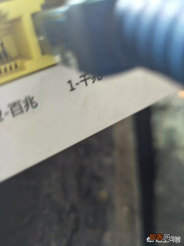 100兆移动宽带用手机测速只有39兆,移动客服回答是因为无线测速有损耗,能损耗61兆吗？对此你怎么看？