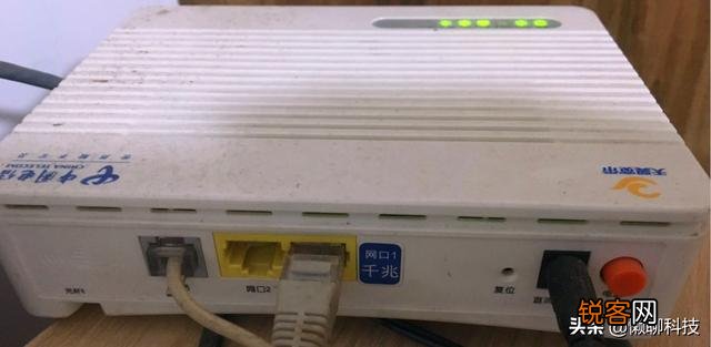 300兆宽带测速只有100,用手机测就能达到300兆为什么？