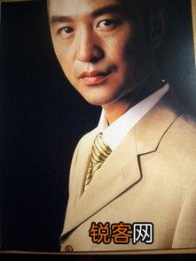 关于已故歌星高枫的经典绝响专辑《美丽新世界》中的作品风格奇特之处在哪里？