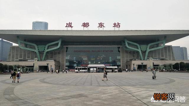 为什么有些成都人把成都火车站称作成都北站？成都有几个火车站？