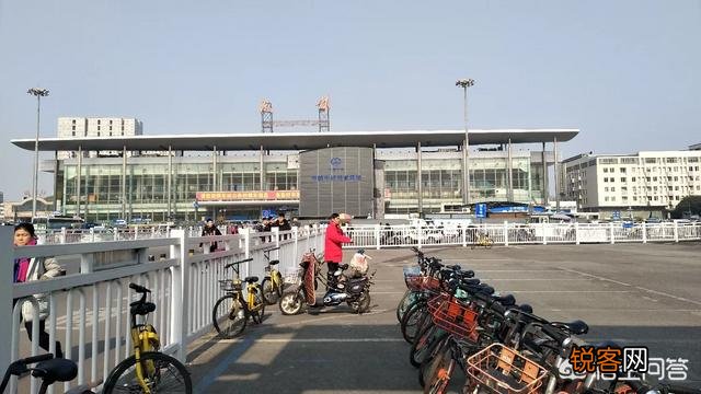 为什么有些成都人把成都火车站称作成都北站？成都有几个火车站？