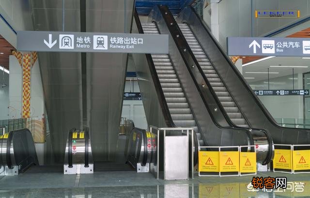 为什么有些成都人把成都火车站称作成都北站？成都有几个火车站？