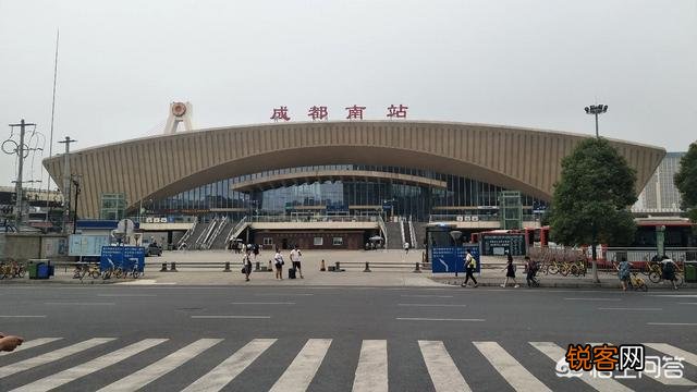 为什么有些成都人把成都火车站称作成都北站？成都有几个火车站？