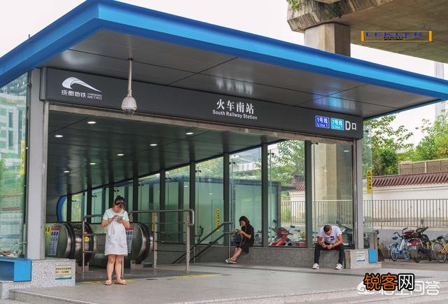 为什么有些成都人把成都火车站称作成都北站？成都有几个火车站？