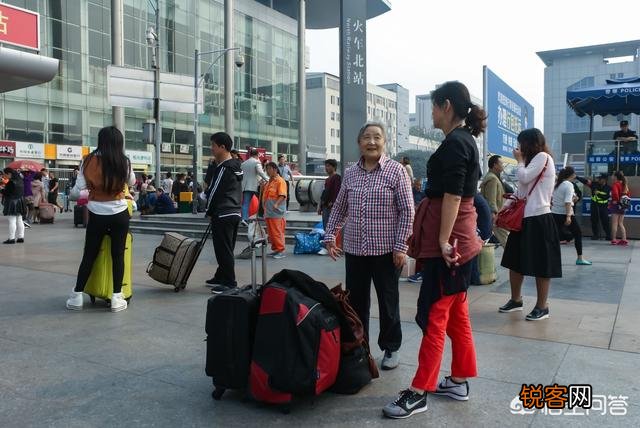 为什么有些成都人把成都火车站称作成都北站？成都有几个火车站？