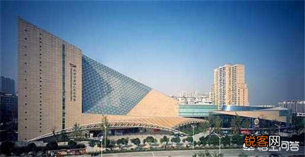 你认为成都有可能成为中国最大的城市吗？为什么？