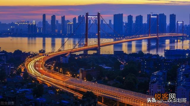 武汉,重庆,成都主城区人口各是多少？