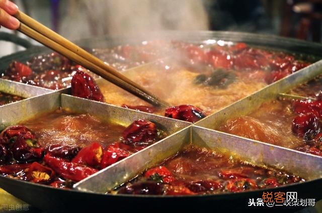 武汉,重庆,成都主城区人口各是多少？