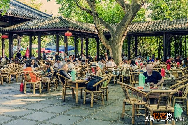 武汉,重庆,成都主城区人口各是多少？