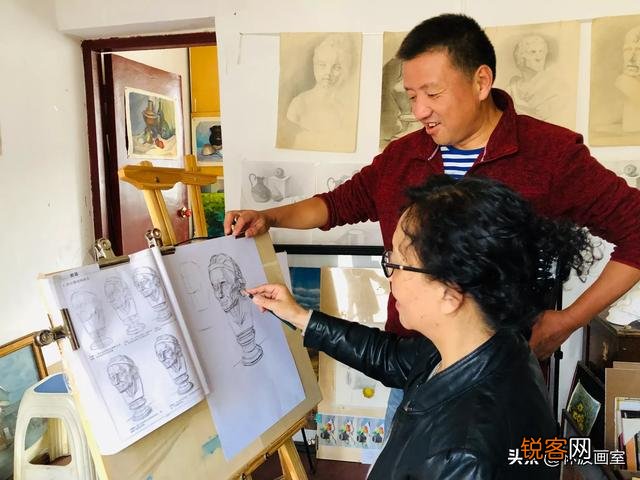 头条上说绘画音乐艺术类专业最难就业到底是什么原因啊看不懂？