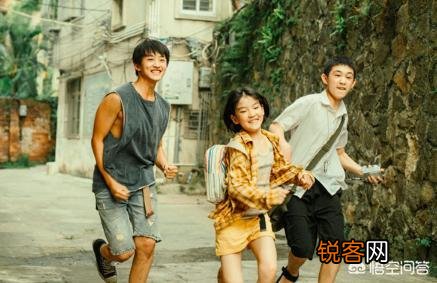 网剧《隐秘的角落》为什么反反复复的唱《小白船》？