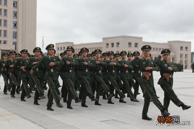 家里人一直想让我上军校,可我不想去,就因为这事还闹得不愉快。军校真的有那么好吗？