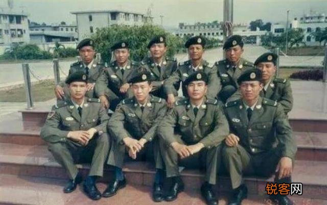 解放军部队,曾经使用船形帽和贝雷帽,为何被彻底撤销？