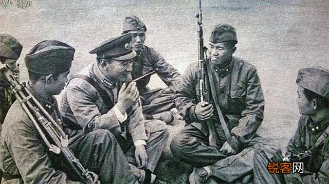 解放军部队,曾经使用船形帽和贝雷帽,为何被彻底撤销？