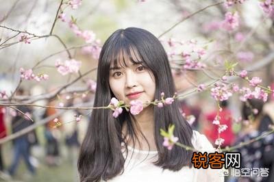 去公司上班,媳妇老是让我穿她买的衣服,可是我不喜欢,怎么办？