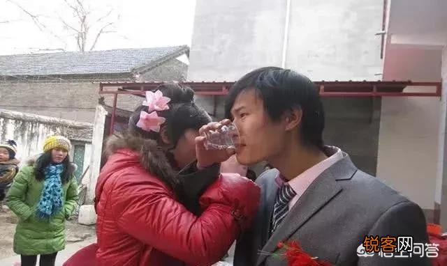 农村有句话“媳妇是钱买的,孙子是爷奶的”,娶个媳妇有时会让一个家一夜返贫,你怎么看？
