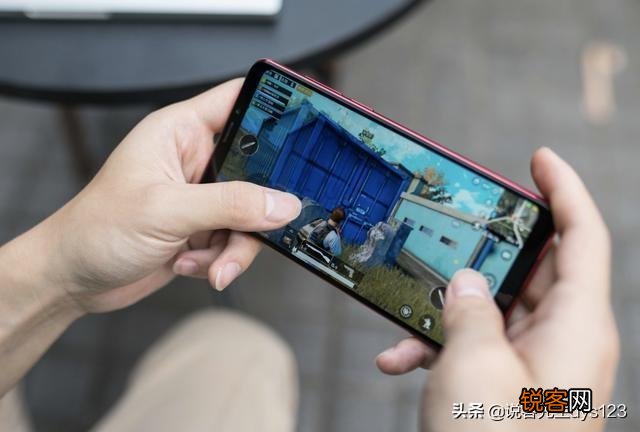 你是如何看待游戏对人产生的影响？