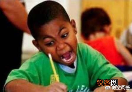 一些中小学生沉迷游戏的原因是什么？