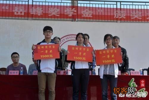 一些中小学生沉迷游戏的原因是什么？