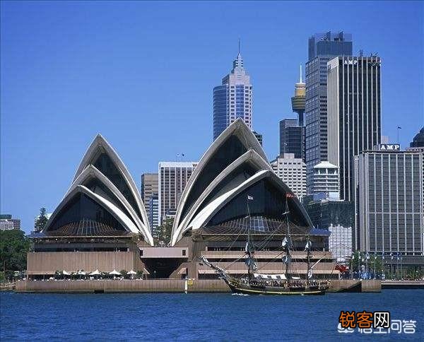 澳大利亚比两个印度还大,但是军队才5万人,为何还嫌军队太多了？