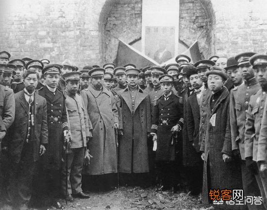 辛亥革命时清政府全国有多少军队,为什么一定要用北洋军,当时北洋军有多少人？