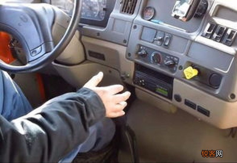 车辆在行驶中刹车突然失灵该怎么办