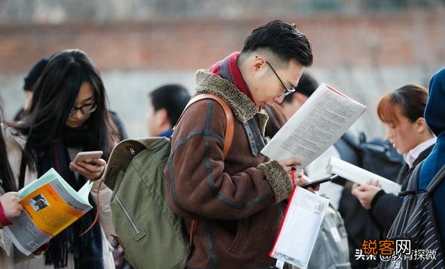 儿子考研三战,成绩不理想,还想考,怎么办呢？