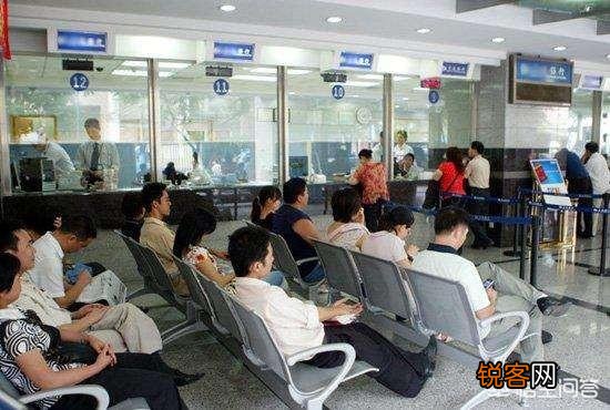 服务行业遇到无理取闹的顾客时应该怎么办？