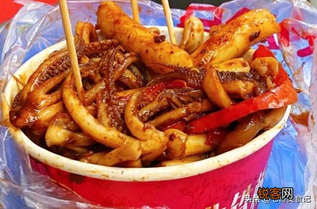 刚开了一个小餐饮,做冷锅串串的,在一个小吃街,开业3天了,没有顾客,该怎么整？