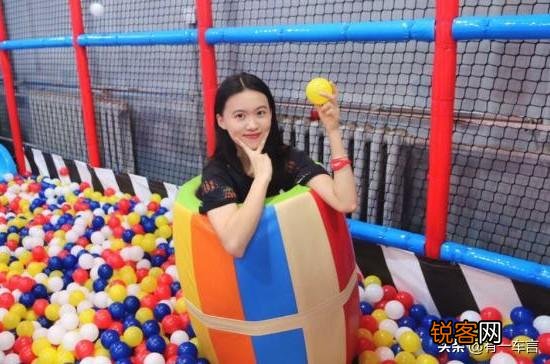 90后女研究生蹦床馆玩“人体炸弹”摔成完全性截瘫,怎么回事？