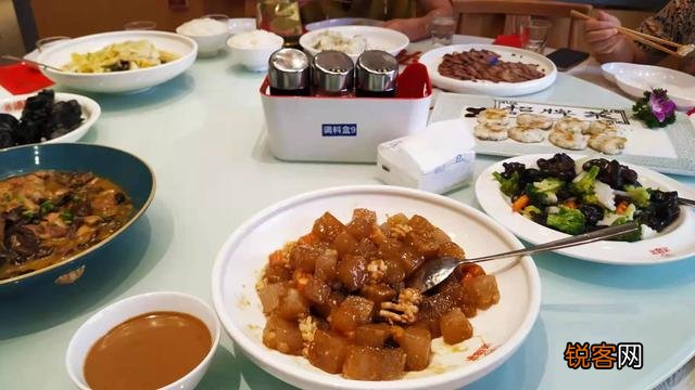 “人到中年后,会发现：有酒肉朋友陪你玩,已经不容易了”,你怎么看这句话？