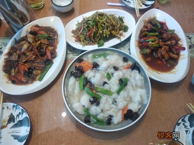 “人到中年后,会发现：有酒肉朋友陪你玩,已经不容易了”,你怎么看这句话？