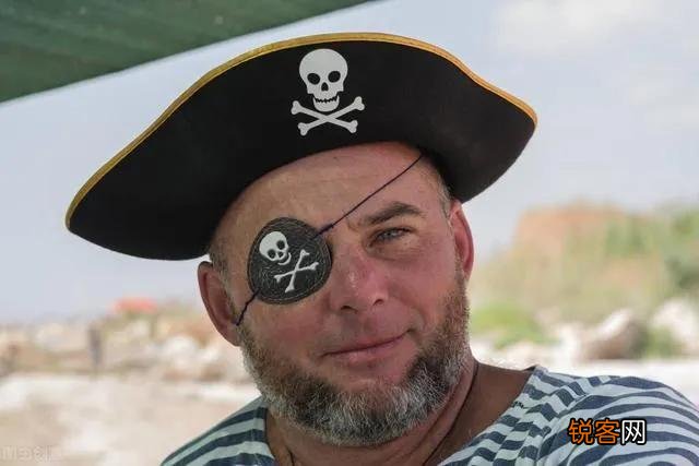 海盗遮住一只眼睛是为什么 海盗为什么喜欢用眼罩遮住一只眼
