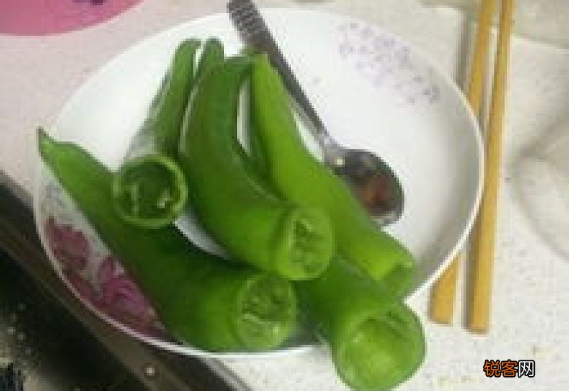 辣椒塞肉叫啥菜名 辣椒里塞菜怎么做