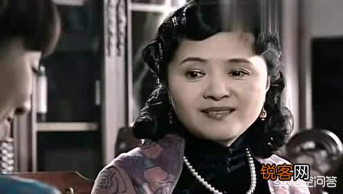 《潜伏》里吴敬中要求下属接家属,除了给余则成出难题,还有何原因？