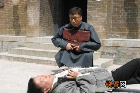 《潜伏》里李海丰怎么知道有人杀他？