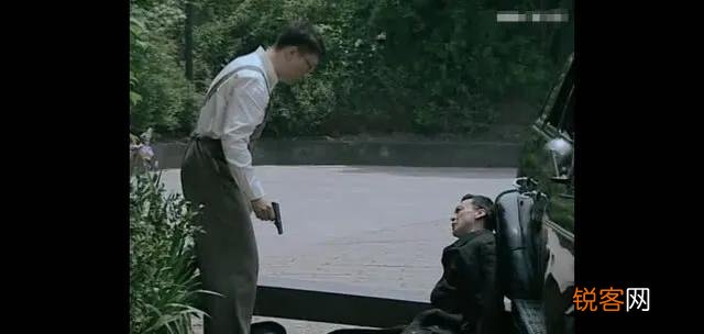 《潜伏》里李海丰怎么知道有人杀他？