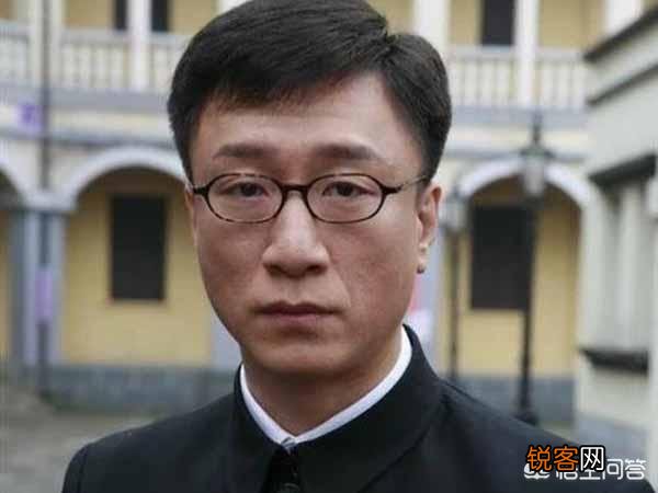 电视剧《潜伏》里,地下组织真的会把一个没有头脑、冒冒失失的女人安排到余则成身边做老婆吗？