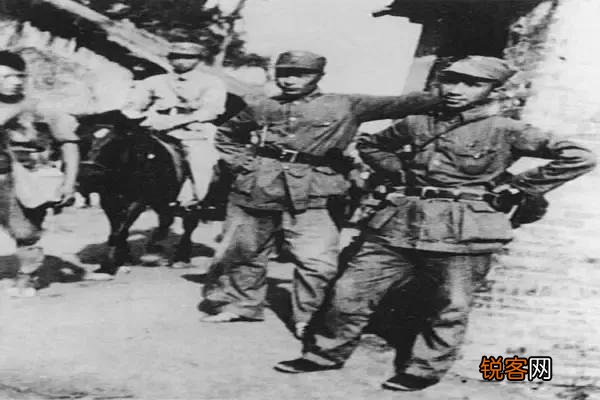 历史上有什么设伏没吃掉对方,却被对方反包围反杀的经典战例？