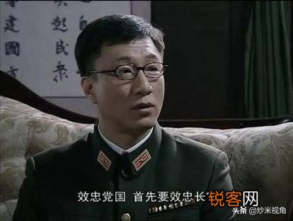《潜伏》电视剧里,为什么天津站的高层里面只有余则成会偶尔穿军装？