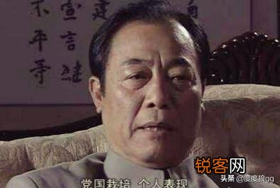 《潜伏》电视剧里,为什么天津站的高层里面只有余则成会偶尔穿军装？
